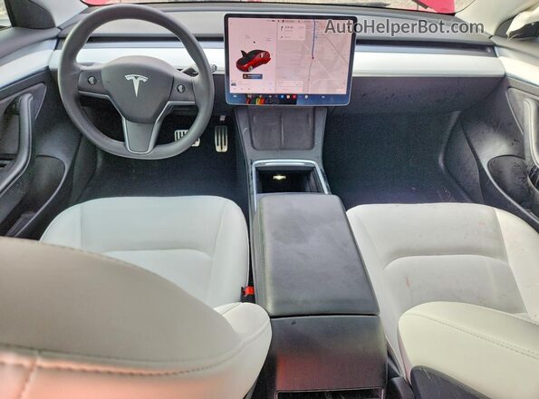 5YJ3E1EB8MF975920 2021 TESLA MODEL Red Widok deski rozdzielczej
