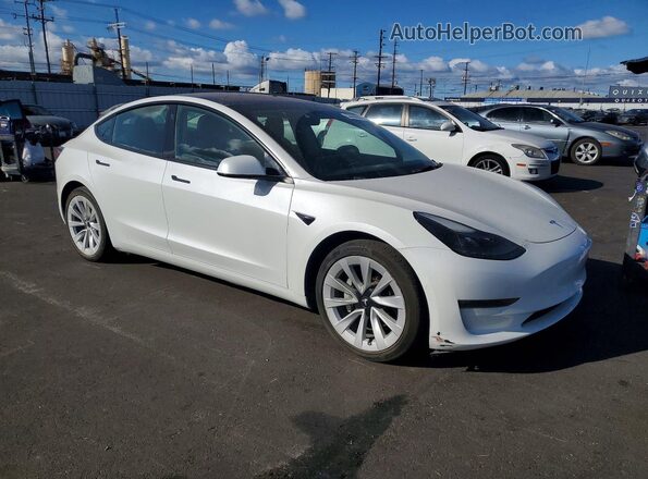 5YJ3E1EB8NF137548 2022 TESLA MODEL Белый Передняя правая четверть
