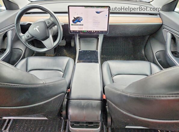 5YJ3E1EB9JF093621 2018 TESLA MODEL Синий Вид панели приборов