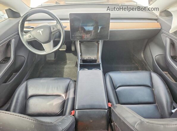 5YJ3E1EB9JF094865 2018 TESLA MODEL Белый Вид панели приборов
