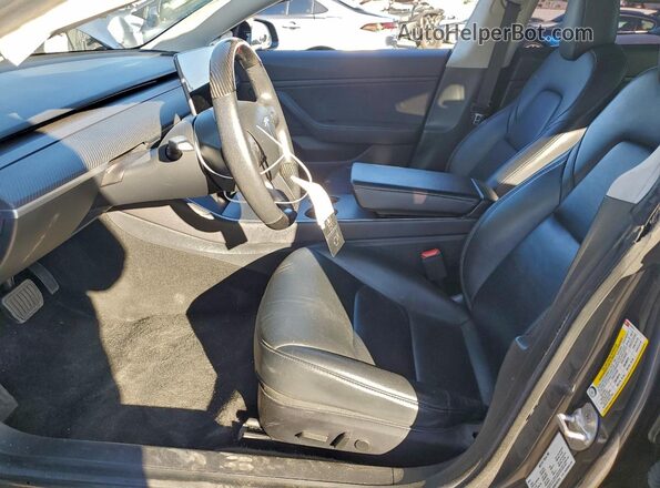 5YJ3E1EB9KF437014 2019 TESLA MODEL Серый Вид салона спереди