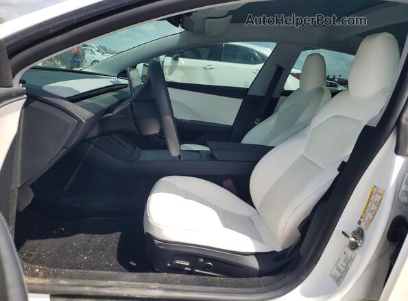 5YJ3E1EB9RF809588 2024 TESLA MODEL Белый Вид салона спереди