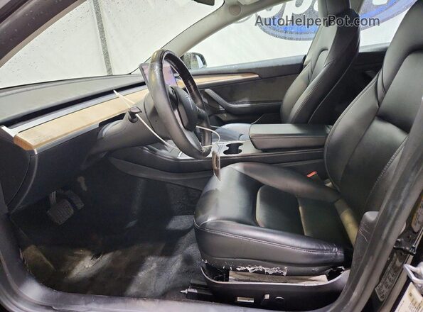 5YJ3E1EBXNF301012 2022 TESLA MODEL Черный Вид салона спереди