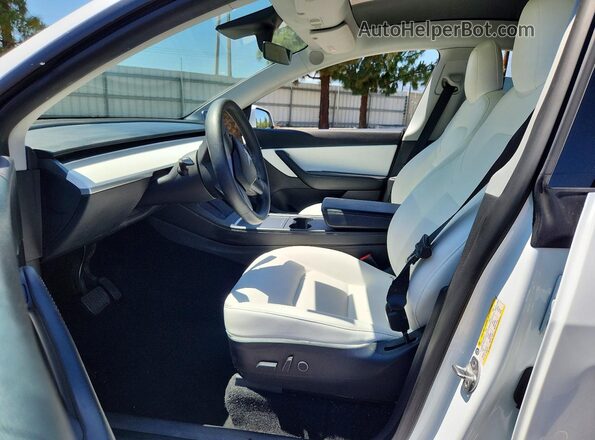 5YJYGAEE7MF273940 2021 TESLA MODEL Белый Вид салона спереди