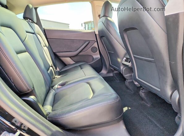 5YJYGDEE2MF080080 2021 TESLA MODEL Black Widok tylnych siedzeń
