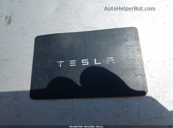5YJYGDEE2MF151875 2021 TESLA MODEL Y Red Widok deski rozdzielczej
