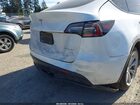 2020 Tesla Model Y Long Range Dual Motor All-wheel Drive White vin: 5YJYGDEE5LF015707