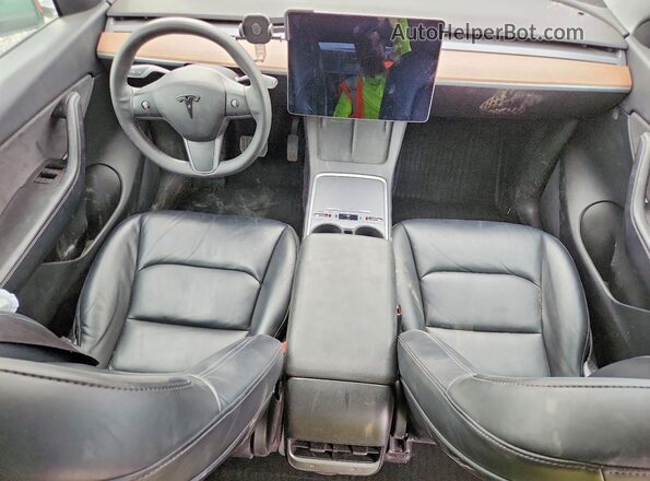 5YJYGDEE7MF265340 2021 TESLA MODEL Красный Вид панели приборов