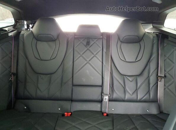 5YM23CS09R9X18080 2024 BMW OTHER Black Widok tylnych siedzeń