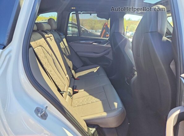 5YMTS0C05M9D81715 2021 BMW X3 Белый Вид задней части салона
