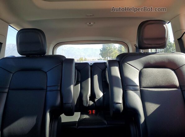 5LM5J6WC5SGL16231 2025 LINCOLN TOWNHOUSE AVIATOR Black Widok wnętrza z tyłu