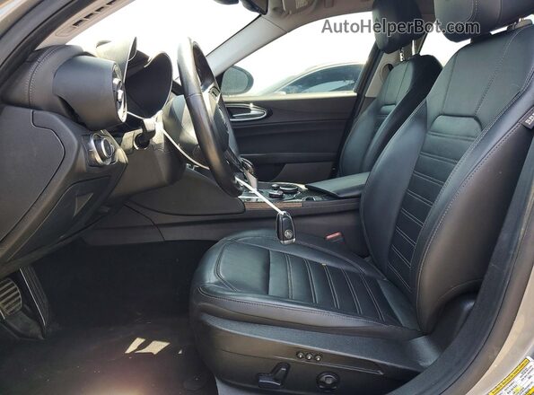 ZARFAECN8J7567048 2018 ALFA ROMEO GIULIA Gray Widok deski rozdzielczej