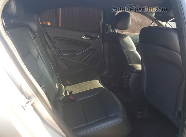 WDCTG4EB8JJ495855 2018 MERCEDES-BENZ GLA Серебряный Вид подкапотного пространства