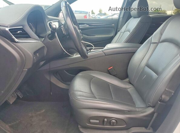 5GAERBKW9PJ255728 2023 BUICK ENCLAVE Белый Вид панели приборов