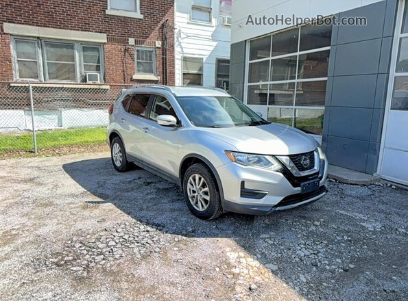 5N1AT2MV9JC845437 2018 NISSAN ROGUE Серебряный Передняя левая четверть