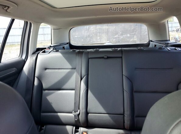 3VWH17AU4HM507001 2017 VOLKSWAGEN GOLF Серебряный Вид задней части салона
