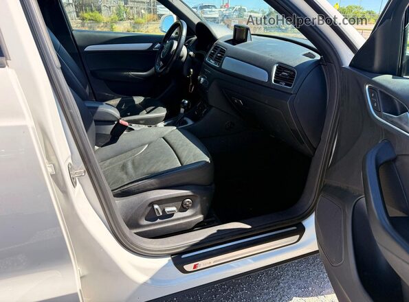 WA1BCCFS2JR018632 2018 AUDI Q3 Белый Вид сзади