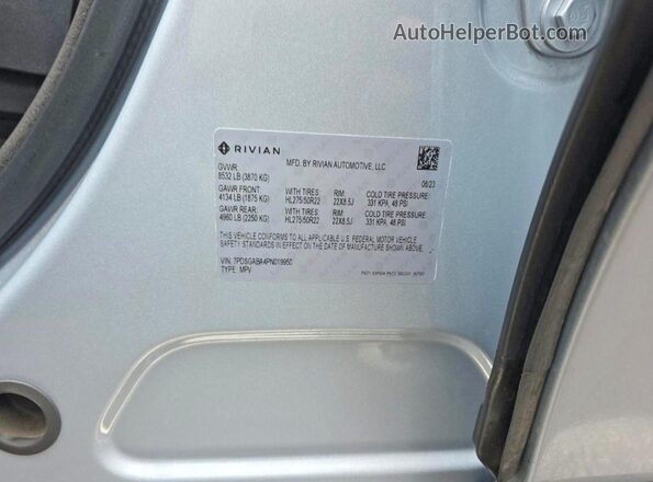 7PDSGABA4PN019950 2023 RIVIAN R1S Серый Вид задней части салона