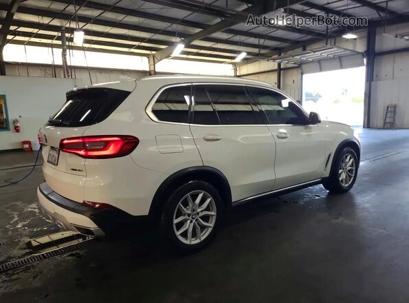 5UXCR6C08L9B81724 2020 BMW X5 Белый Передняя правая четверть
