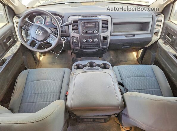 3C63R3CJ6HG566218 2017 RAM 3500 White Widok zestawu wskaźników