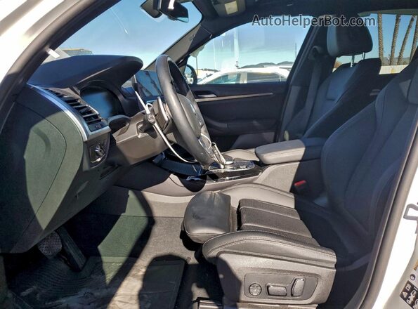 5UX53DP05R9V35147 2024 BMW X3 White Widok deski rozdzielczej
