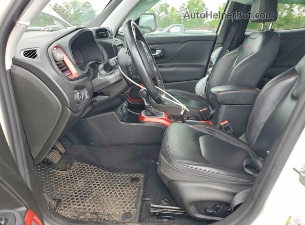 ZACNJBC17KPK13038 2019 JEEP RENEGADE White Dashboard view