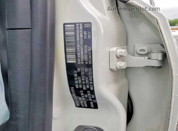 ZACNJBC17KPK13038 2019 JEEP RENEGADE White 360 interior view