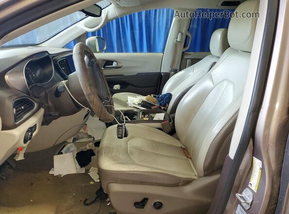 2C4RC1BG4HR733698 2017 CHRYSLER PACIFICA Коричневый Вид панели приборов