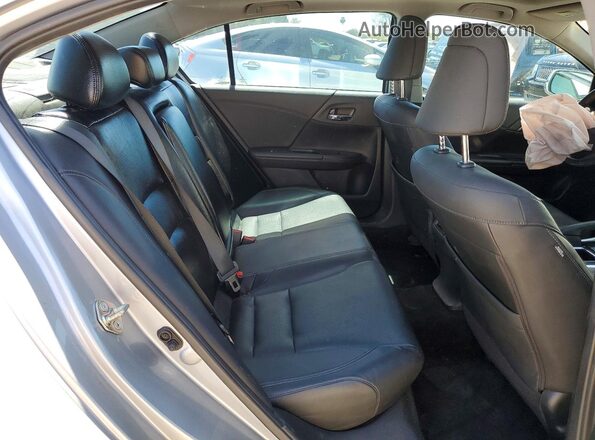 1HGCR3F80HA016269 2017 HONDA ACCORD Silver Vista interior trasera