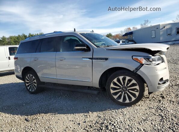 5LMJJ2LG4REL17777 2024 LINCOLN NAVIGATOR Белый Вид спереди