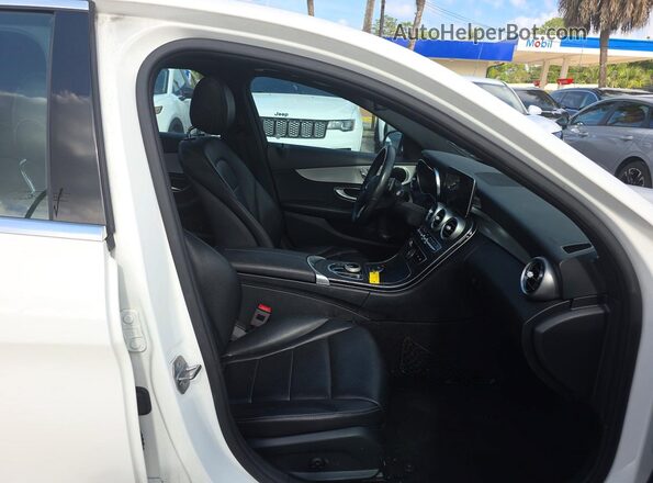 55SWF8DB1KU288407 2019 MERCEDES-BENZ C White Вид ззаду