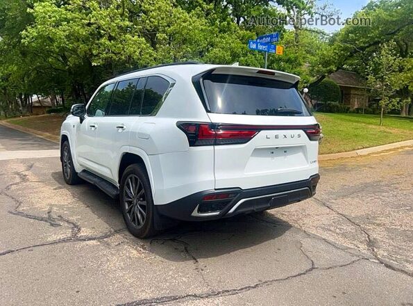 JTJMB7CX5R4065541 2024 LEXUS LX Белый Передняя правая четверть