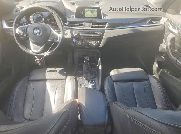 WBXHT3C35J5L30404 2018 BMW X1 Black Widok zestawu wskaźników