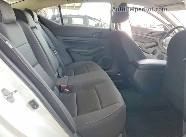 1N4BL4DWXTN320140 2026 NISSAN ALTIMA Белый Вид задних сидений
