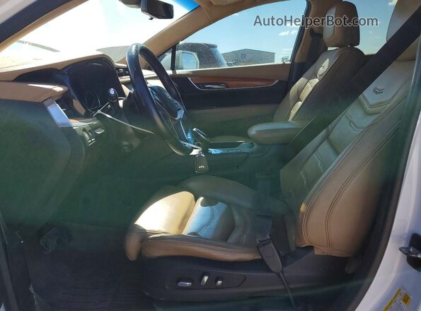 1GYKNFRS3HZ190413 2017 CADILLAC XT5 Белый Вид панели приборов