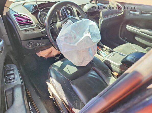 2C3CCAAG3GH141936 2016 CHRYSLER 300 Красный Вид щитка приборов