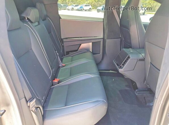 7G2CEHED3SA077646 2025 TESLA CYBERTRUCK Silver Engine compartment view