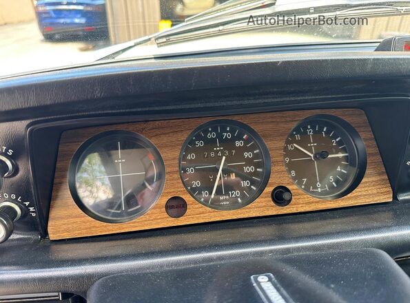 4280399 1974 BMW 2000 Белый Вид щитка приборов