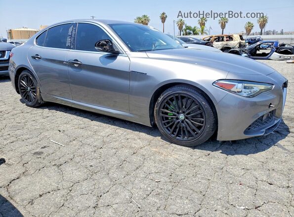 ZARFAECN8J7567048 2018 ALFA ROMEO GIULIA Gray Widok z przodu