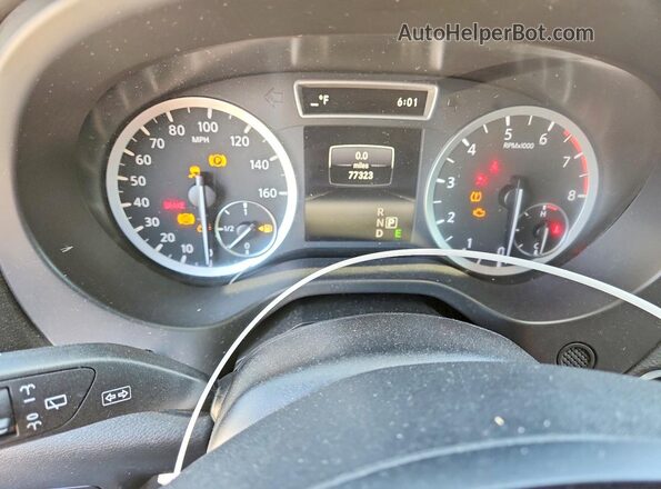SJKCH5CP2JA042898 2018 INFINITI QX30 Silver Widok tylnych siedzeń