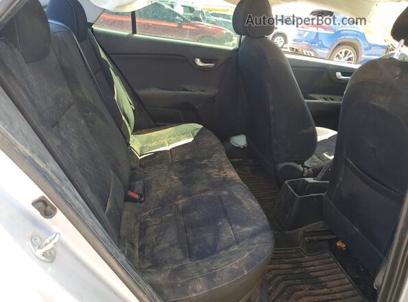 3KPA24AD0PE618251 2023 KIA RIO Silver Widok wnętrza z tyłu