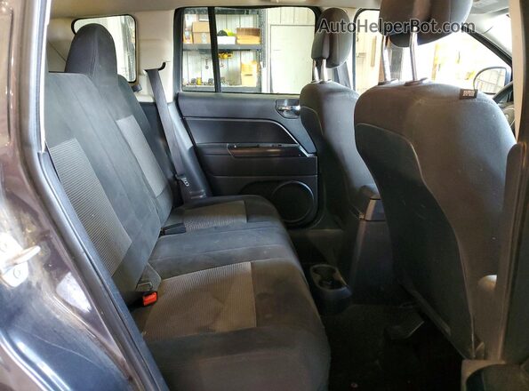 1C4NJDBB1HD142984 2017 JEEP COMPASS Серый Вид задней части салона
