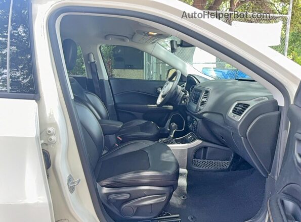 3C4NJCBB5MT559975 2021 JEEP COMPASS Белый Вид сзади