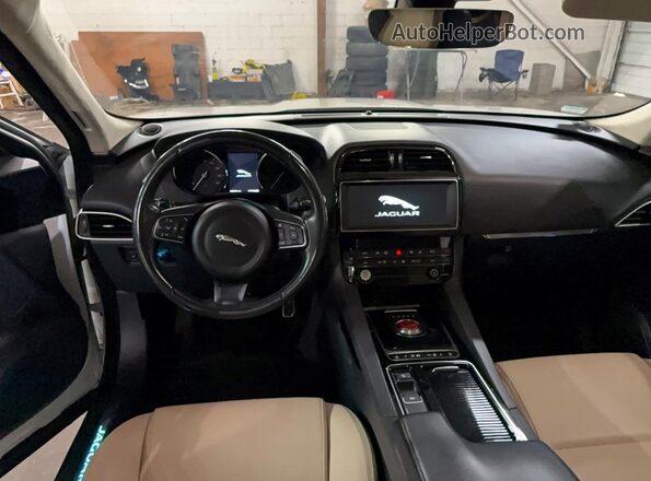 SADCJ2FX5KA364541 2019 JAGUAR F-PACE White Widok tylnych siedzeń
