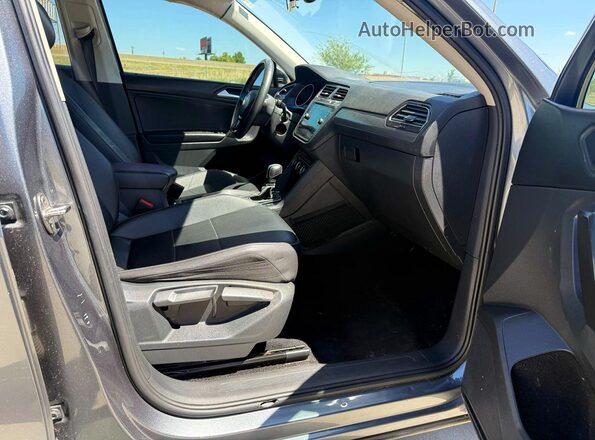 3VV3B7AX5MM082002 2021 VOLKSWAGEN TIGUAN Gray Հետևի տեսք