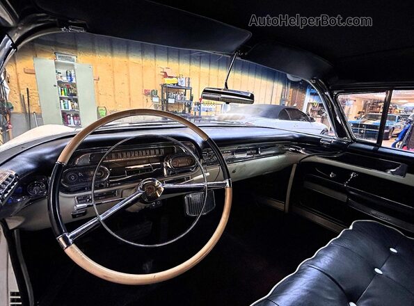5762097498 1957 CADILLAC 2 White Vista de los asientos traseros
