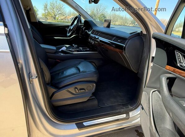 WA1LAAF72JD046552 2018 AUDI Q7 Silver Widok z tyłu