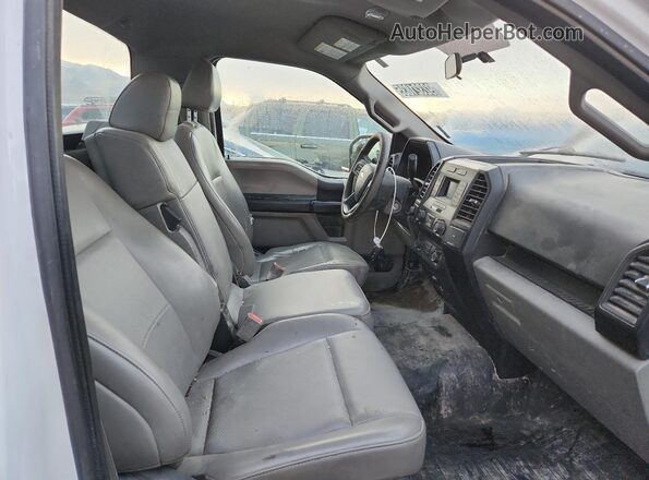 1FTMF1CB0JKE49607 2018 FORD F150 White Widok wnętrza z tyłu