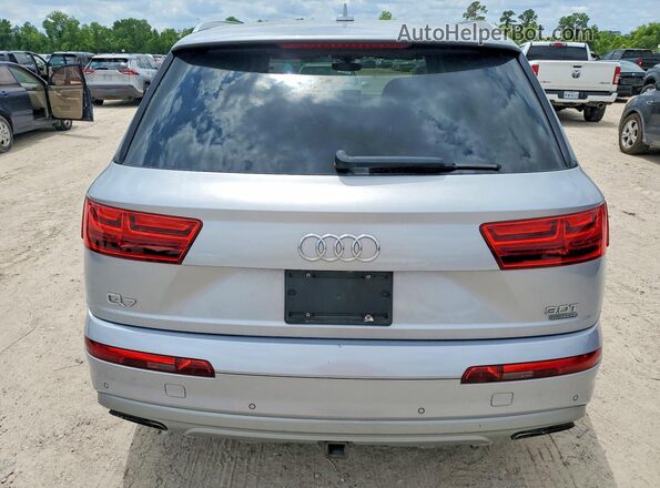 WA1VAAF70HD000883 2017 AUDI Q7 Серебряный Вид салона спереди