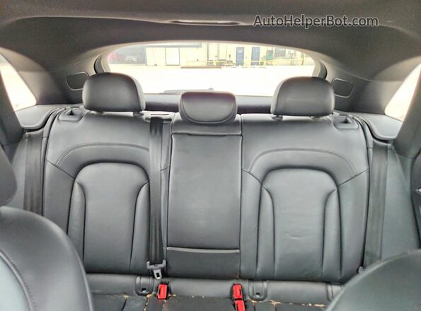 WA1HCCFS5JR032020 2018 AUDI Q3 Белый Вид задней части салона